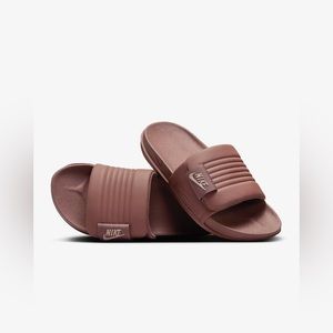 Nike Offcourt Adjust
Women's Slides